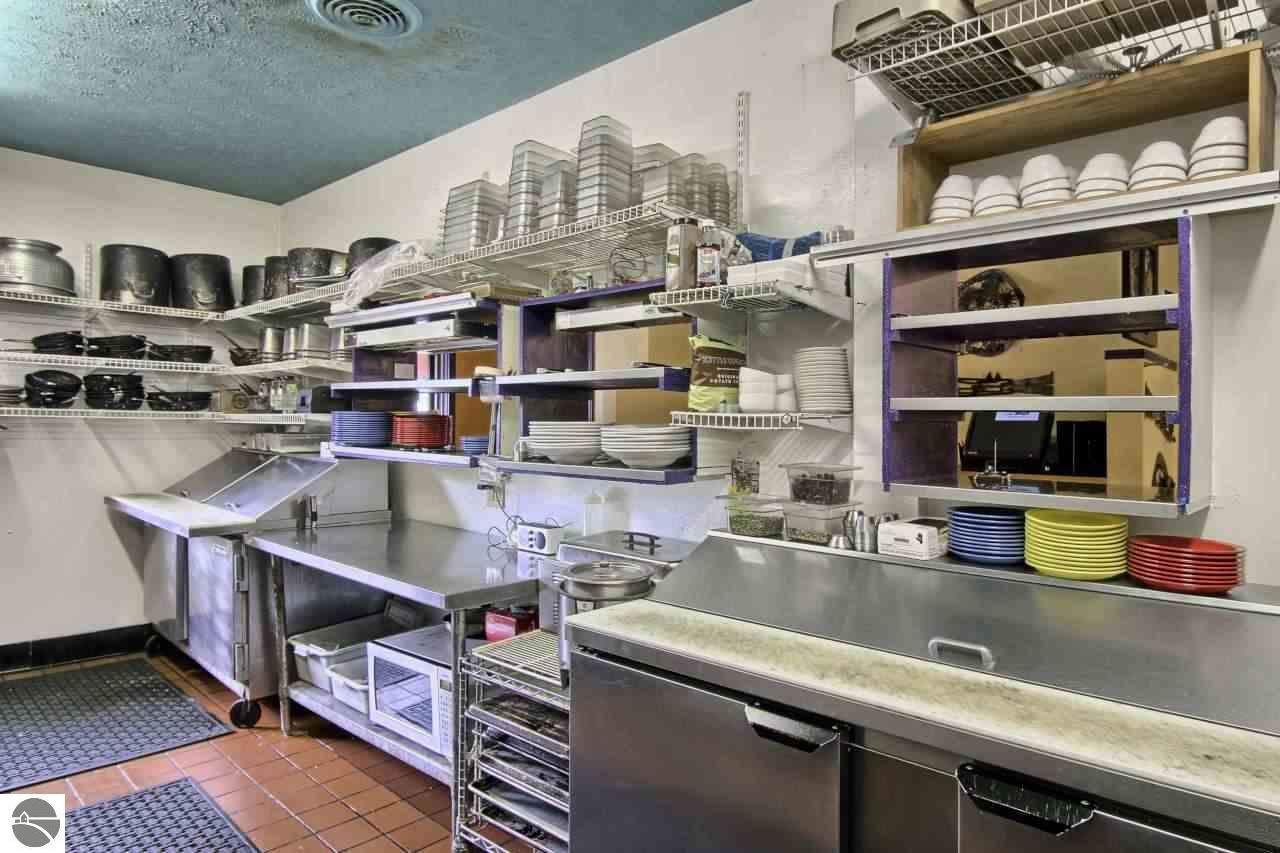 320 Main St, Frankfort, MI 49635